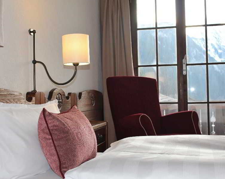 Huus Gstaad Hotell Saanen Exteriör bild